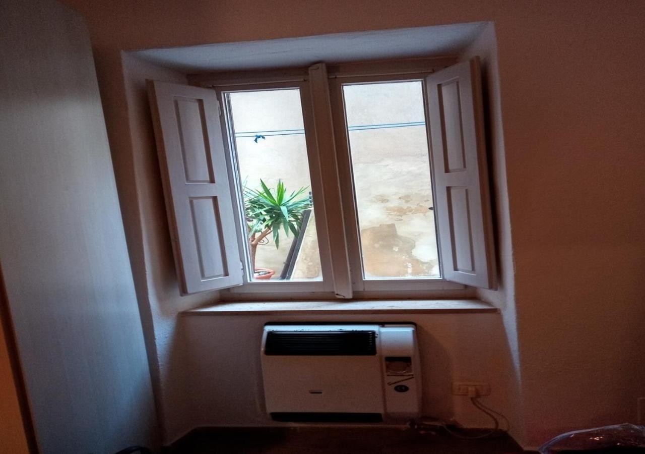 Appartamento Il Mandorlo Nel Centro Di Volterra Kültér fotó